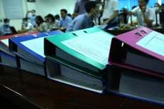 Nhiều nhà thầu phải dừng cuộc chơi sớm khi hồ sơ mời thầu yêu cầu nộp xác nhận không nợ bảo hiểm, thuế ngay từ bước đánh sơ bộ hồ sơ dự thầu. Ảnh: Nhã Chi