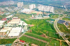 Một số ý kiến đề xuất bóc tách giá trị đất đai khỏi giá trị của doanh nghiệp để đẩy nhanh tiến độ cổ phần hóa doanh nghiệp nhà nước. Ảnh: Lê Tiên