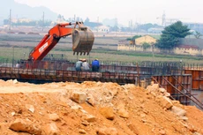 Hồ sơ mời thầu nhiều gói thầu tại Ban Quản lý dự án đầu tư xây dựng huyện Quỳnh Lưu yêu cầu nhà thầu phải có kinh nghiệm giám sát thi công trên địa bàn tỉnh Nghệ An. Ảnh: Tiên Giang