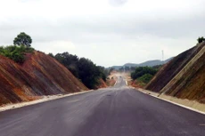 4 dự án thành phần của cao tốc Bắc - Nam phía Đông (Mai Sơn - Quốc lộ 45, Cam Lộ - La Sơn, Vĩnh Hảo - Phan Thiết, Phan Thiết - Dầu Giây) phải hoàn thành trong năm 2022. Ảnh minh họa: Đỗ Trưởng