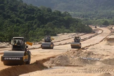 Hai gói thầu xây lắp thuộc Dự án Đường ven biển tỉnh Bình Định đoạn Cát Tiên - Diêm Vân đều có tỷ lệ giảm giá sau đấu thầu dưới 0,09%. Ảnh minh họa: NC st