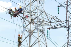 Nhu cầu vốn đầu tư cho mạng lưới truyền tải điện trong thời gian tới rất lớn. Ảnh: Lê Tiên