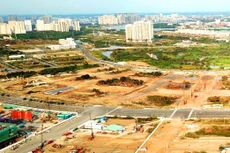 Việc đấu thầu lựa chọn nhà đầu tư thực hiện dự án có sử dụng đất mang tính toàn diện, không chỉ căn cứ vào mức thu giá trị đất đai, mà còn phân tích cả về hiệu quả phát triển dự án lẫn tính bền vững. Ảnh: Tiến Tân