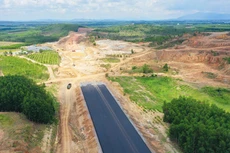 Chính phủ vừa quyết định phân cấp thực hiện 16 dự án, dự án thành phần đường bộ cao tốc sử dụng vốn đầu tư công thuộc Chương trình phục hồi và phát triển kinh tế - xã hội. Ảnh: Tiến Tân