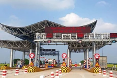 Tính từ ngày được đưa vào khai thác tới nay, Dự án BOT cầu Thái Hà đã phát sinh lỗ 346,5 tỷ đồng, doanh thu thu phí chỉ đáp ứng được từ 10 - 12% so với phương án tài chính được phê duyệt. Ảnh: Phú An