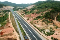 Để phát huy hiệu quả của Chương trình phục hồi và phát triển kinh tế - xã hội, các địa phương, đơn vị cần khẩn trương hoàn thiện thủ tục đầu tư dự án, đảm bảo đúng thời hạn. Ảnh: Nhã Chi