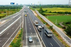 Cao tốc Trung Lương - Mỹ Thuận dù đã hoàn thành đi vào sử dụng cuối tháng 4/2022, nhưng một số nhà thầu vẫn nợ tiền mua vật liệu xây dựng. Ảnh: Lê Tiên