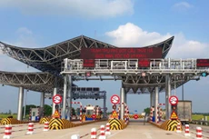 Càng kéo dài thời gian thu phí, Công ty CP BOT cầu Thái Hà càng lỗ. Ảnh: Phú An