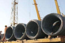 Từ ngày 11/5 đến nay, thép trong nước đã có 9 lần liên tiếp được giảm giá với tổng mức giảm cao nhất khoảng 3,3 triệu đồng/tấn. Ảnh: Nhã Chi