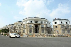 Trong tháng 1 và 2/2022, phân khúc nhà phố, biệt thự ở TP.HCM ghi nhận 5 dự án mở bán, cung cấp ra thị trường 209 căn. Ảnh: Song Lê