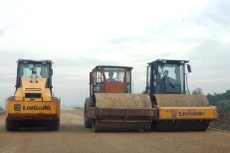 Các nhà thầu trúng 3 gói xây lắp của Dự án Nâng cấp, mở rộng đường liên huyện Phú Riềng - Bù Đăng đang thực hiện nhiều gói thầu ở Bình Phước. Ảnh minh họa: Tường Lâm