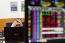 Tin giả, tin đồn thất thiệt không chỉ ảnh hưởng đến cổ phiếu của doanh nghiệp xuất hiện trong tin đồn mà còn ảnh hưởng đến toàn thị trường và lợi ích của nhiều nhà đầu tư. Ảnh: Dũng Minh