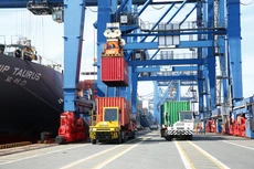 Năm 2021, tổng kim ngạch xuất, nhập khẩu của Việt Nam ước đạt gần 670 tỷ USD, tăng gần 23% so với năm 2020, trong đó, kim ngạch xuất khẩu tăng 19%. Ảnh: Lê Tiên