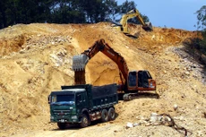 Quốc hội khóa XV đã xem xét, quyết định chủ trương đầu tư 6 dự án với tổng mức đầu tư 392.644 tỷ đồng trong năm đầu tiên của nhiệm kỳ. Ảnh: Tường Lâm