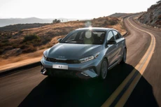 Kia K3 Turbo GT gây ấn tượng bằng vẻ ngoài lịch lãm cùng kiểu dáng thể thao, phù hợp với nhóm khách hàng trẻ, hiện đại