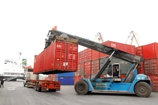 Chi phí logistics nội địa cao làm tăng giá thành sản xuất và giá hàng hóa, ảnh hưởng tới sức cạnh tranh của doanh nghiệp Việt. Ảnh: Nhã Chi