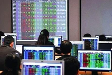 Người nộp lệ phí phải nộp toàn bộ số tiền lệ phí khi được cấp giấy phép, giấy chứng nhận hoạt động trong lĩnh vực chứng khoán cho Ủy ban Chứng khoán Nhà nước