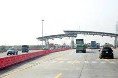 Đến nay đã có khoảng 2,7 triệu phương tiện được dán thẻ ETC, chiếm 60% tổng số phương tiện trên toàn quốc. Ảnh: Lê Tiên