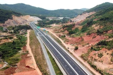 Sớm hoàn thành các cao tốc Bắc - Nam phía Đông mở ra cơ hội phục hồi kinh tế trong ngắn hạn và hoàn thiện hệ thống hạ tầng để nền kinh tế tăng tốc trong dài hạn. Ảnh: Nhã Chi