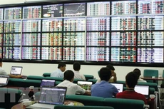 Năm 2021, các doanh nghiệp, ngân hàng niêm yết đã phát hành cổ phiếu và huy động qua thị trường chứng khoán Việt Nam khoảng 100,6 nghìn tỷ đồng. 