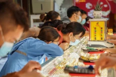 Chính phủ yêu cầu tăng cường thanh tra các doanh nghiệp vàng trong bối cảnh giá vàng miếng SJC cao hơn 17 triệu đồng so với thế giới quy đổi. Ảnh: Chí Hùng.