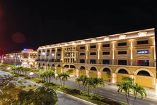 Regal Maison Phu Yen gây ấn tượng bởi vẻ đẹp kiến trúc tân cổ điển châu Âu, đồng bộ, nổi bật nhất khu vực trung tâm thành phố Tuy Hòa