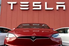 Hãng xe điện Tesla đã đưa ra lời xin lỗi về việc phải tăng giá bán sản phẩm để bù đắp cho chi phí gia tăng. Ảnh Internet