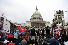 Từ năm 2021 đến nay, các nền tảng mạng xã hội hứng chịu nhiều chỉ trích do thông tin không chính xác về dịch bệnh, vaccine, kích động bạo lực, gây chia rẽ. Ảnh St: Tường Lâm