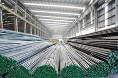 8 tháng trở lại đây, giá thép xây dựng tăng khoảng 40%. Ảnh: Song Lê