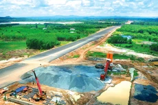 Việc nâng cao hiệu quả đầu tư công sẽ góp phần giảm bớt áp lực và khó khăn, thách thức đối với nền kinh tế trong những tháng cuối năm 2022 và đầu năm 2023. Ảnh: Lê Tiên