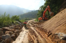 Liên danh Công ty TNHH Đầu tư và Xây dựng Mạnh Quân - Công ty TNHH số 10 Lai Châu đang thi công nhiều công trình giao thông tại Lai Châu. Ảnh minh họa: Nhã Chi