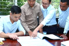 Hồ sơ mời thầu yêu cầu nhân sự vừa phải đăng ký hành nghề kiểm toán tại doanh nghiệp dự thầu, vừa phải có chứng chỉ hành nghề trong lĩnh vực xây dựng. Ảnh minh họa: Chu Vui
