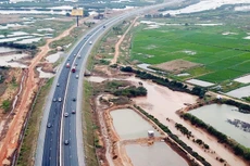 Tuyến cao tốc dài hơn 80 km nối Vân Đồn - Móng Cái được thông xe kỹ thuật chỉ sau hơn 2 năm thi công. Ảnh: Lê Tiên