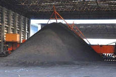 Nhà thầu đề nghị được chào tấm nhựa chống dính kho than khổ lớn hơn khổ hồ sơ mời thầu yêu cầu. Ảnh minh họa: Nhã Chi