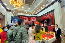 Thị trường vàng tấp nập ngày vía Thần Tài