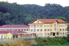 Từ năm 2020 đến nay, Ban Quản lý dự án đầu tư xây dựng Lào Cai lựa chọn nhà thầu qua mạng 49 gói thầu, trong đó 96% số gói thầu chỉ 1 nhà thầu tham dự. Ảnh: Thùy Linh