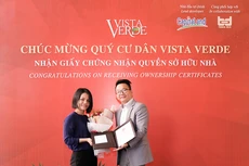 Những "sổ hồng" đầu tiên đã được trao tay cho người mua nhà từ ngày 26/2/2019. 