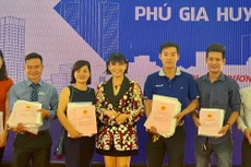 329 giấy chứng nhận GCNQSDĐ đã được trao tận tay cho các khách hàng thuộc dự án khu nhà ở thương mại Phú Gia Huy 