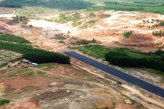 Gói thầu Xây dựng đường từ Trung tâm hành chính huyện Chơn Thành đi xã Quang Minh kết nối Khu công nghiệp Becamex (tỉnh Bình Phước) có dự toán hơn 90,9 tỷ đồng. Ảnh minh họa: Song Lê