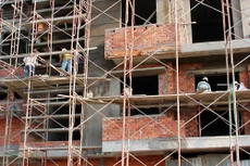 Công ty CP Vật liệu xây dựng Bến Tre tự ý ký hợp đồng giao khoán thực hiện phần công việc có giá trị vượt quá 10% giá trị hợp đồng của 2 gói thầu xây trường học tại Bến Tre. Ảnh minh họa: Tường Lâm