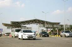 Mức thu phí sử dụng đường bộ áp dụng cho ô tô (trừ xe ô tô của lực lượng công an, quốc phòng) được chia làm 8 nhóm theo tải trọng và ghế ngồi của xe. Ảnh: Lê Tiên