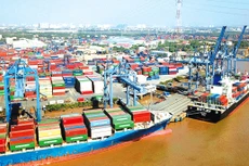 Sản lượng hàng hóa xuất khẩu cũng như nhập khẩu 11 tháng năm 2022 đều giảm 3% so với cùng kỳ 2021. Ảnh minh họa: Lê Tiên