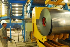 Nghị định được ban hành sẽ giúp quản lý chặt chẽ, đúng quy định pháp luật đối với phần vốn và tài sản nhà nước đã đầu tư tại doanh nghiệp; nâng cao hiệu quả sản xuất... Ảnh: Tiên Giang