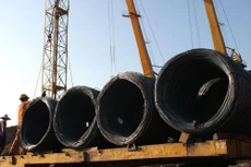 Nhiều doanh nghiệp thép phải bán sản phẩm thấp hơn giá vốn 30 - 40% để có dòng tiền hoạt động. Ảnh: Nhã Chi