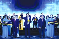 Sản phẩm “Bộ giải mã tín hiệu truyền hình, bộ tích hợp truyền thông đa phương tiện Smartbox” và “Thiết bị đầu cuối mạng viễn thông thế hệ mới iGate” của VNPT Technology được trao chứng nhận Thương hiệu quốc gia năm 2022