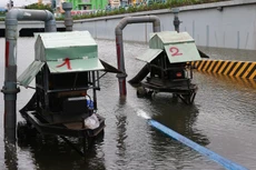 Việc hầm chui liên tục bị ngập nước đã khiến người dân đặt ra câu hỏi về chất lượng công trình