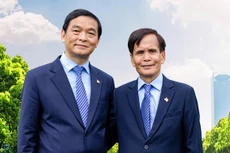 Ông Lê Viết Hải (bên trái) và ông Nguyễn Công Phú 