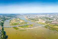 Dự thảo Quy hoạch tỉnh Quảng Ngãi thể hiện rõ tầm nhìn, khát vọng, định hướng tăng trưởng kinh tế xanh, kinh tế tuần hoàn, bền vững và bao trùm. Ảnh: Hà Minh