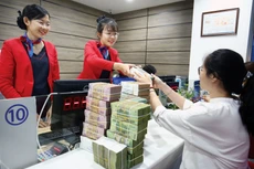 Các tổ chức tín dụng vừa có cuộc họp và đi đến đồng thuận giảm lãi suất huy động tại mọi kỳ hạn xuống không quá 9,5%/năm. Ảnh: Lê Tiên