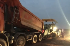 Đêm trên công trường Dự án cao tốc Mai Sơn - Quốc lộ 45. Ảnh: Bích Thảo